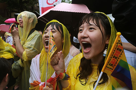 احتفالات-المثليين-فى-تايوان-بقرار-البرلمان-(10)
