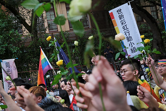 احتفالات-المثليين-فى-تايوان-بقرار-البرلمان-(5)