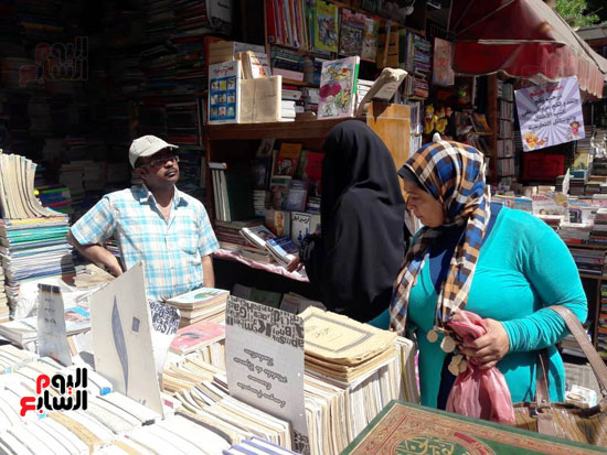 أكبر سوق لبيع الكتب فى الإسكندرية (1)