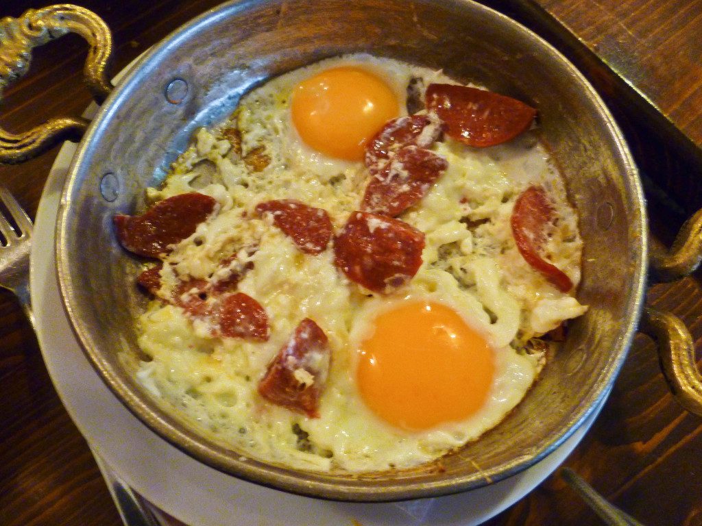 وجبة البيض بالبسطرمة  (1)