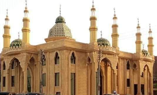 الدين لله والوطن للجميع.. قساوسة وأقباط يشاركون المسلمين في افتتاح المسجد الكبير بديروط في أسيوط  (8)
