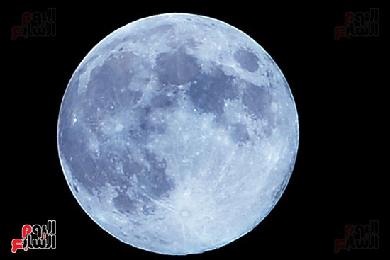القمر الازرق (4)