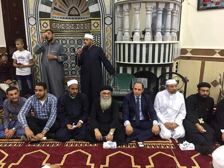 الدين لله والوطن للجميع.. قساوسة وأقباط يشاركون المسلمين في افتتاح المسجد الكبير بديروط في أسيوط  (7)