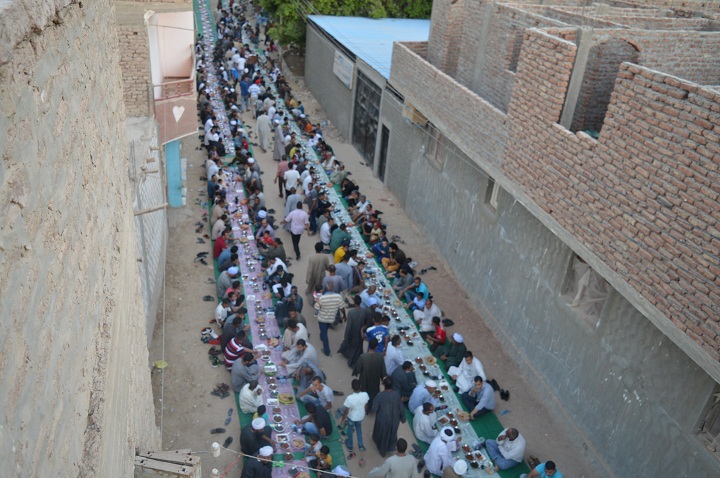 رئيس مدينة الأقصر والقيادات التنفيذية يحضرون فعاليات الإفطار الجماعي بساحة فضيلة الشيخ أحمد المرتضى (5)