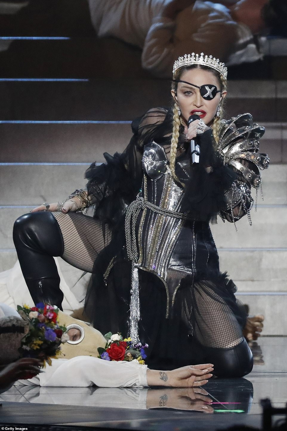 13669724-7045447-Disappointed_Madonna_left_Eurovision_fans_disappointed_on_Saturd-m-33_1558268744344