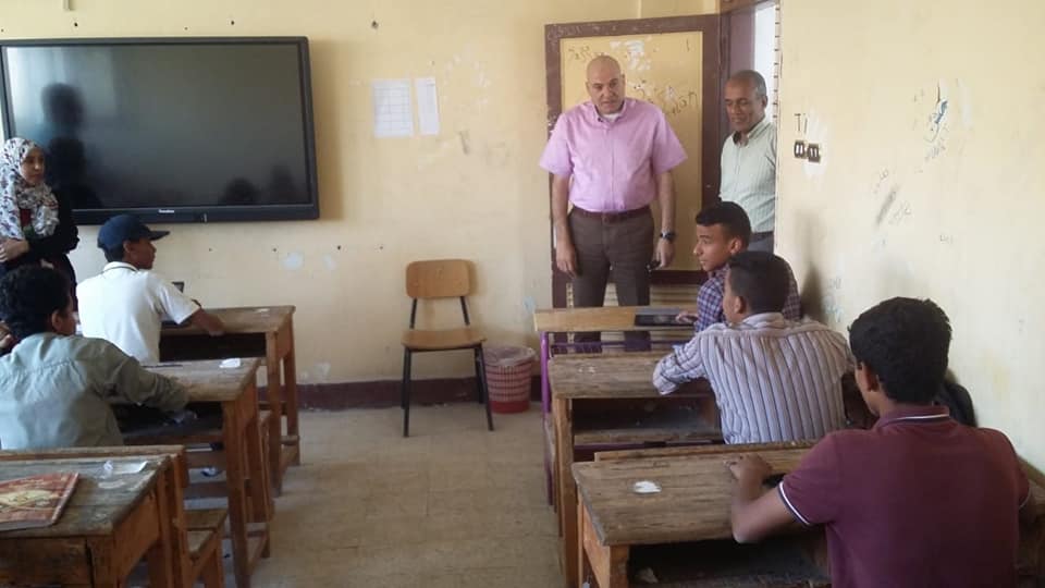 رئيس مدينة الطود يتفقد لجان إمتحانات الصف الأول الثانوي ويتأكد من راحة الطلاب والمراقبين (3)