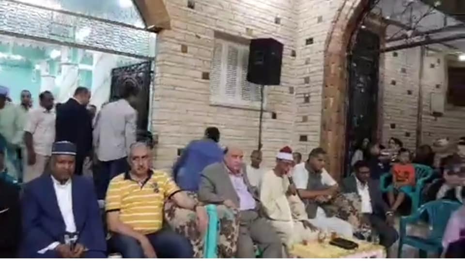 رئيس مدينة الأقصر والقيادات التنفيذية يحضرون فعاليات الإفطار الجماعي بساحة فضيلة الشيخ أحمد المرتضى (2)