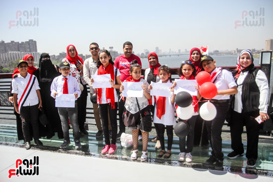 أطفال مصر بالأعلام والبالونات على محور روض الفرج (12)
