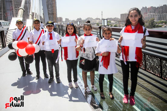 أطفال مصر بالأعلام والبالونات على محور روض الفرج (14)