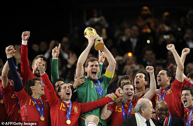 كاسياس بطل كأس العالم 2010