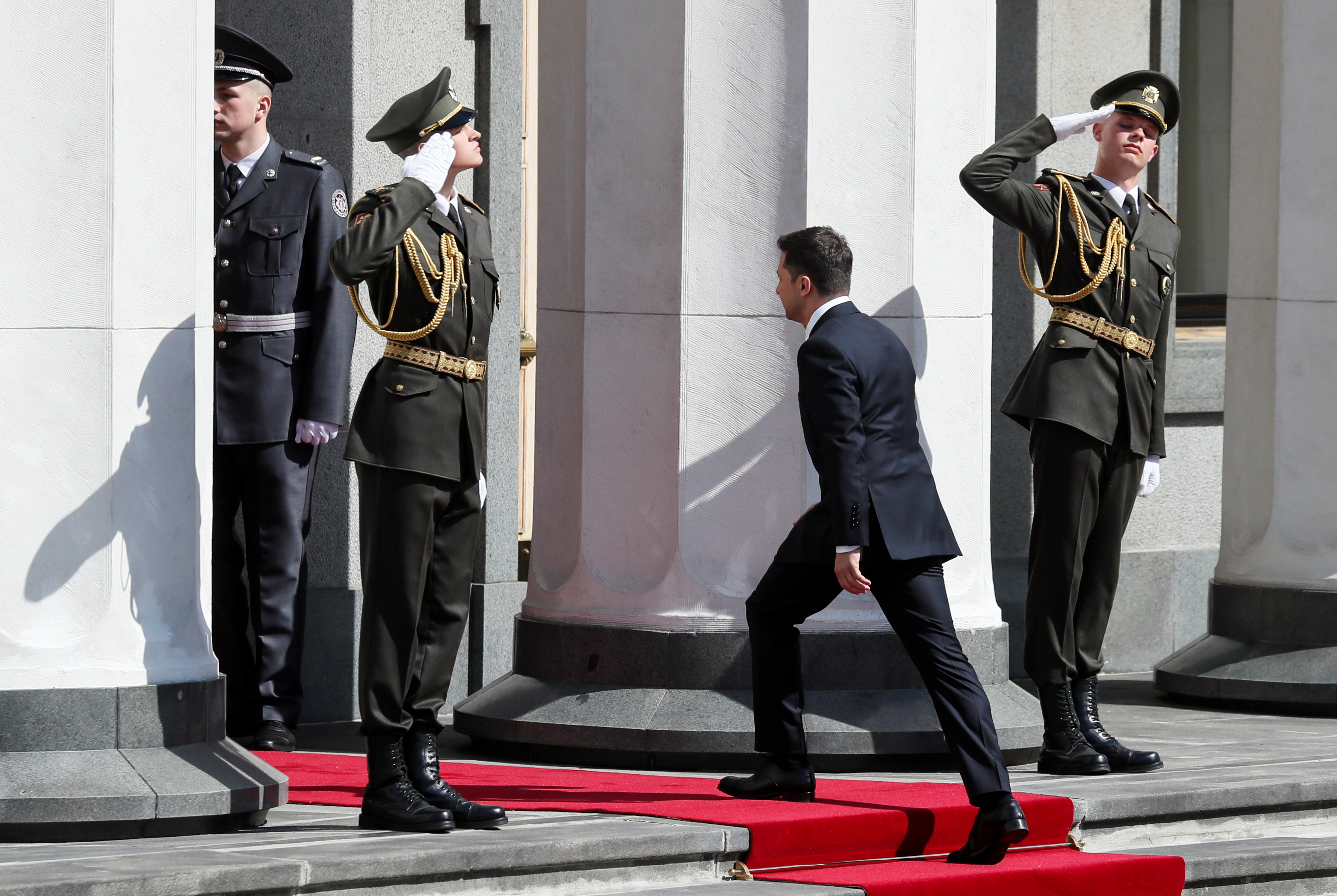 رئيس أوكرانيا الجديد فى طريقه للبرلمان