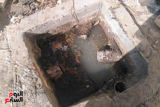 مياه الصرف الصحى تحاصر مستشفى حميات المنصورة (3)