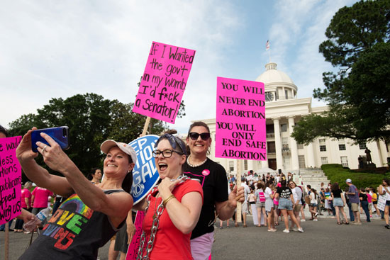 مظاهرات ترفض تمرير قانون حظر الإجهاض (6)