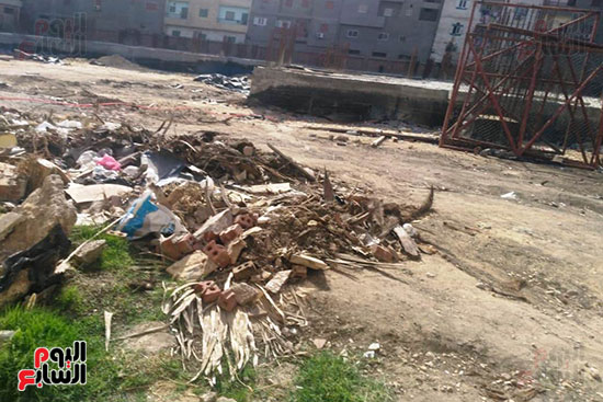 مياه الصرف الصحى تحاصر مستشفى حميات المنصورة (12)