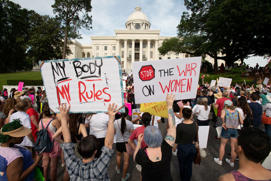 مظاهرات ترفض تمرير قانون حظر الإجهاض (7)