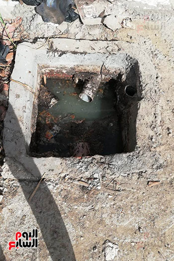 مياه الصرف الصحى تحاصر مستشفى حميات المنصورة (15)