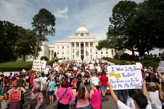مظاهرات ترفض تمرير قانون حظر الإجهاض (9)