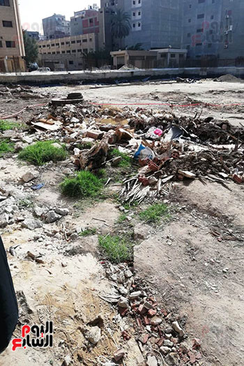 مياه الصرف الصحى تحاصر مستشفى حميات المنصورة (14)