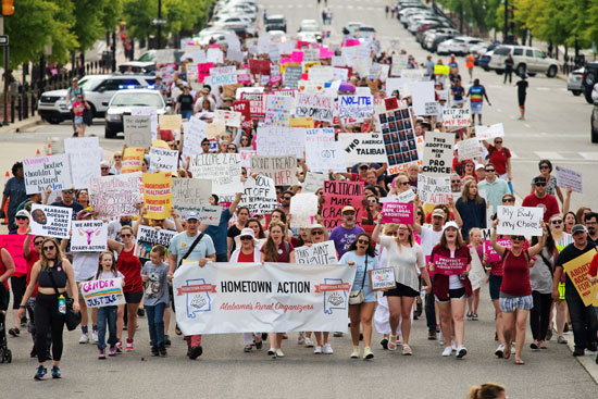 مظاهرات ترفض تمرير قانون حظر الإجهاض (3)