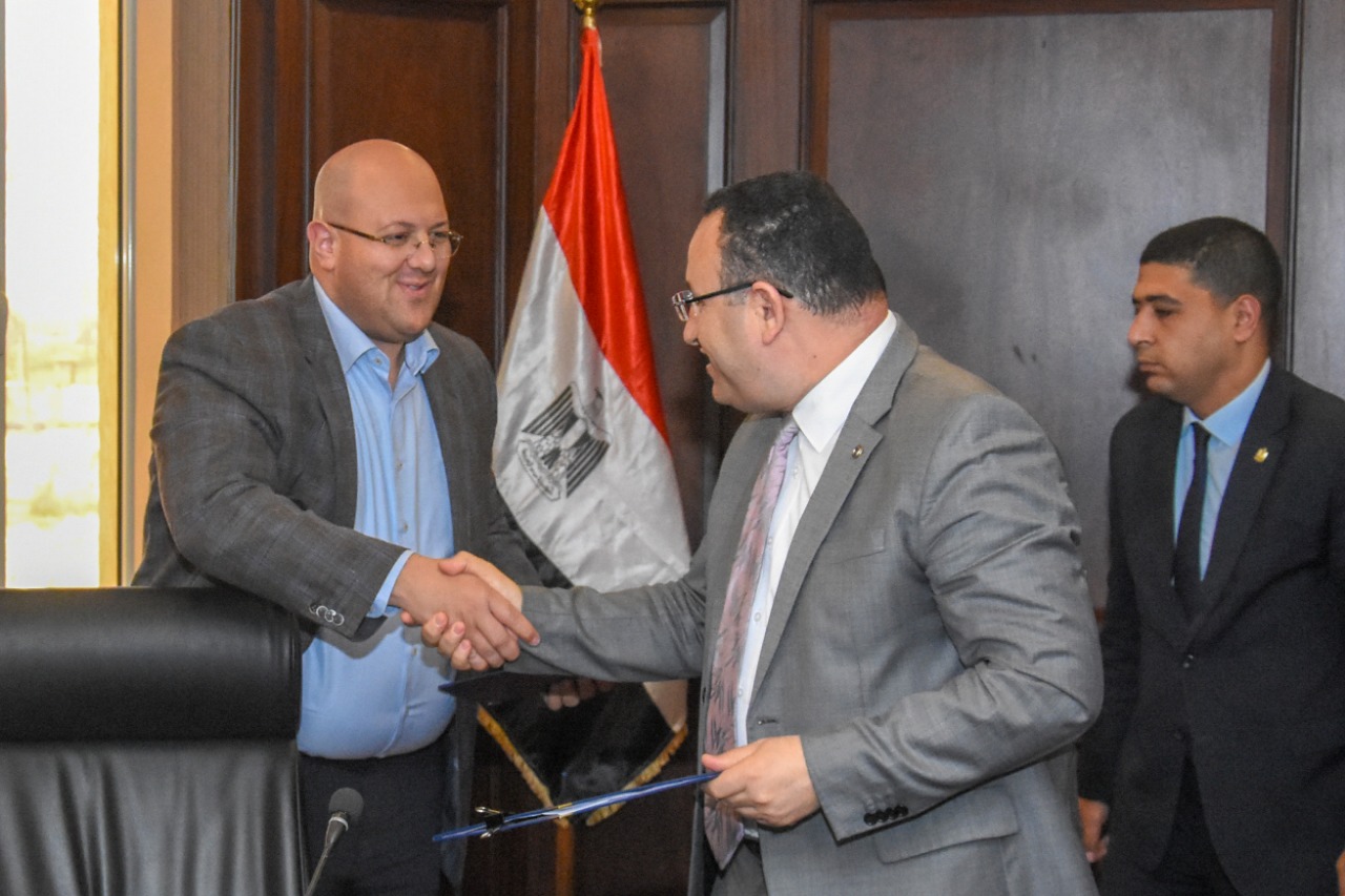 محافظ الإسكندرية يوقع بروتوكول مع تحيا مصر لتنفيذ «شارع 306»  (5)