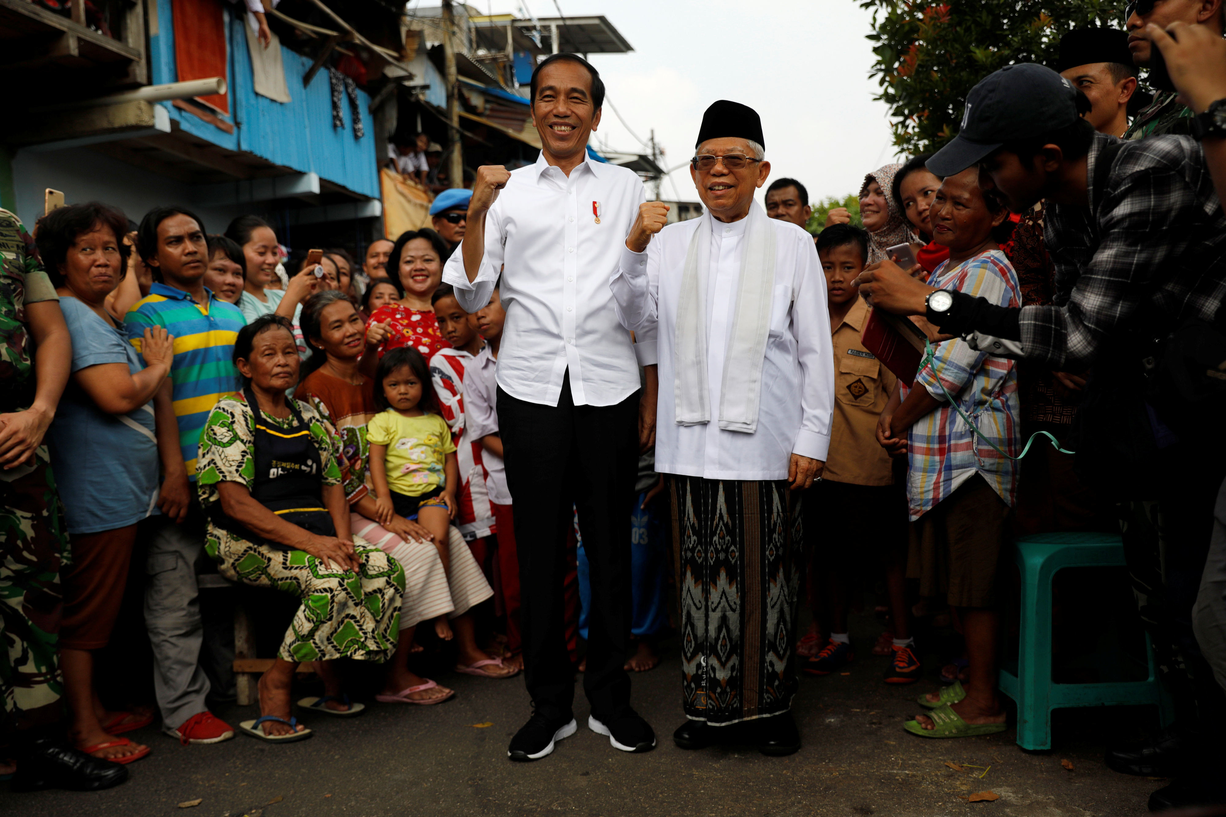 الرئيس الإندونيسى مع معروف أمين