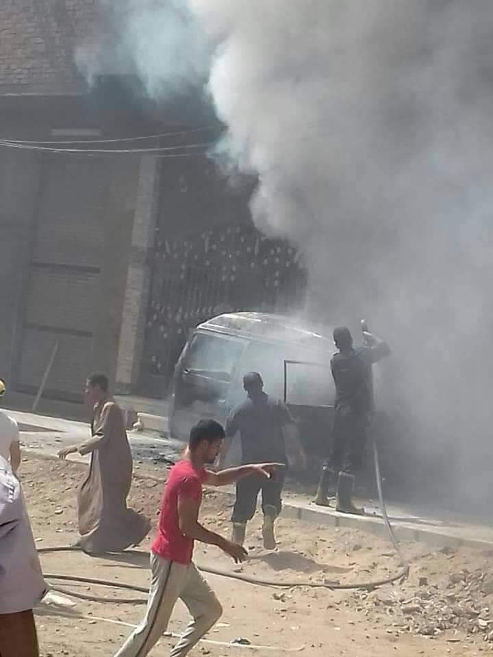 السيطرة على حريق سيارة بمنطقة كفر الجزار فى بنها (4)