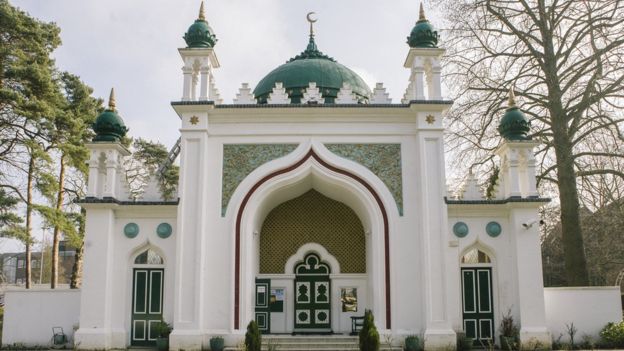 شارك كويليام في إنشاء ثاني أقدم مسجد بريطاني في بلدة ووكينغ