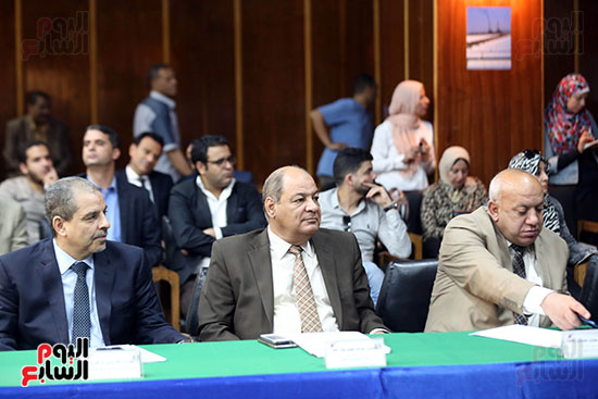 الدكتور محمد شاكر وزير الكهرباء والطاقة المتجددة  (4)