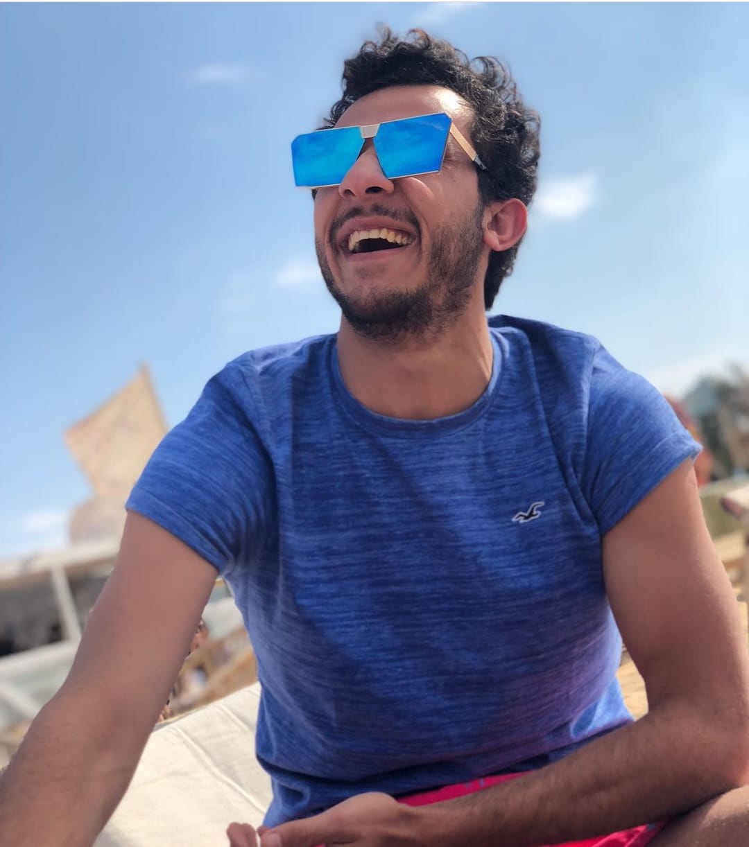 أحمد أيمن منصور بالنظارة الشمسية