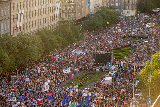 مظاهرات ضخمة فى التشيك ضد رئيس الوزراء