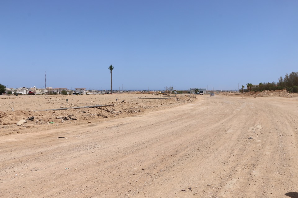 محافظ جنوب سيناء يتفقد استكمال رفع كفاءة الطرق (4)