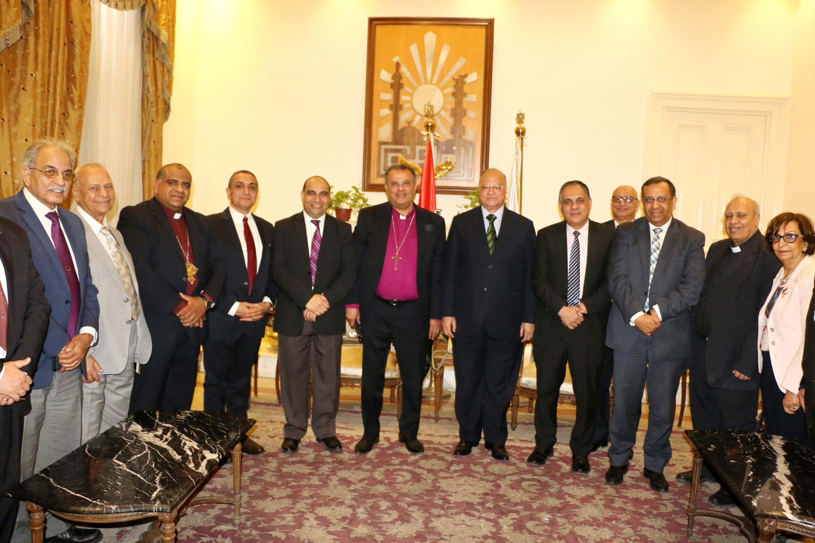 محافظ القاهرة يستقبل وفد الطائفة الانجيلية (2)