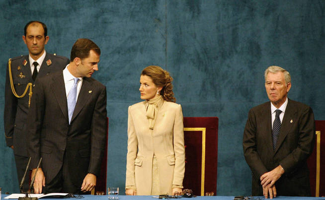 بعد أن غطت أعمالها كصحفية ، ذهبت ليتيزيا فى أكتوبر 2004 كزوجة فيليبى لجوائز أمير أستورياس.