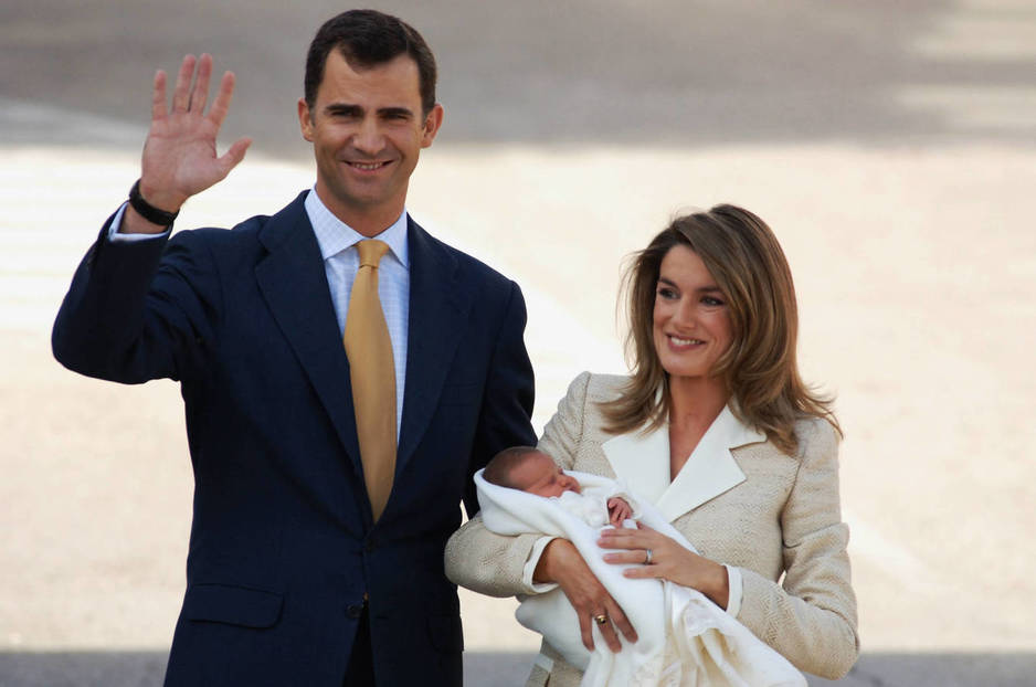 في أكتوبر 2005 ، رحب السيد فيليب والسيدة ليتيزيا بابنتهما الأولى ، ليونور دى بوربون إى أورتيز.