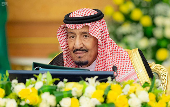 الملك سلمان بن عبد العزيز آل سعود خلال الاجتماع