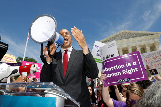 ناشط-أمريكى-يعتبر-أن-الإجهاض-من-حقوق-الإنسان