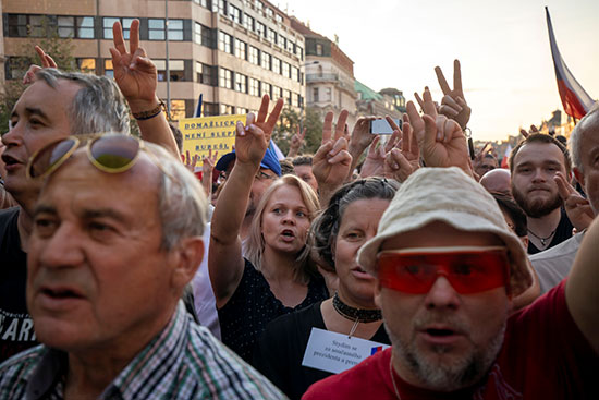 مظاهرات تطالب باستقالة رئيس الوزراء التشيكى