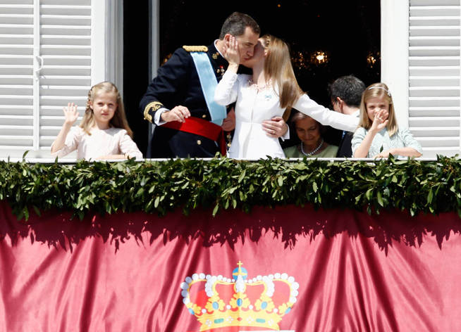 للاحتفال بالذكرى السنوية العاشرة لزواجهما ، ذهب أمير أستورياس فى رحلة إلى توليدو.