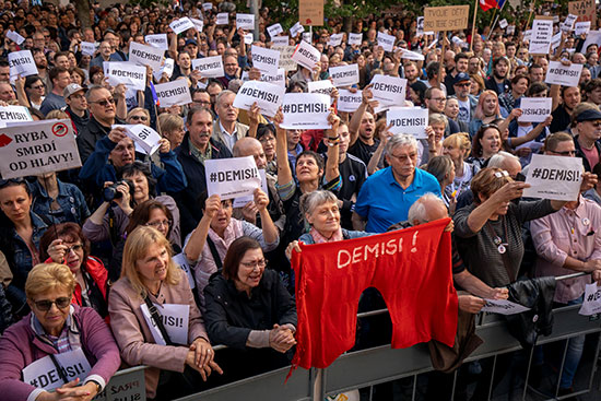 آلاف التشيكيين يتظاهرون ضد وزيرة العدل