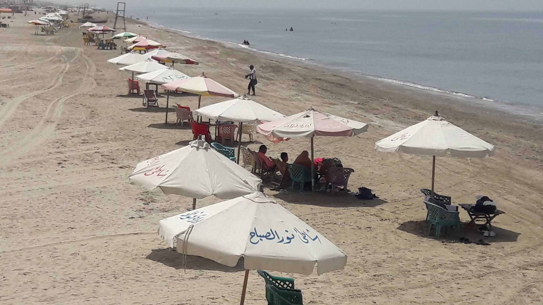توافد المواطنين على شاطئ بورسعيد (4)