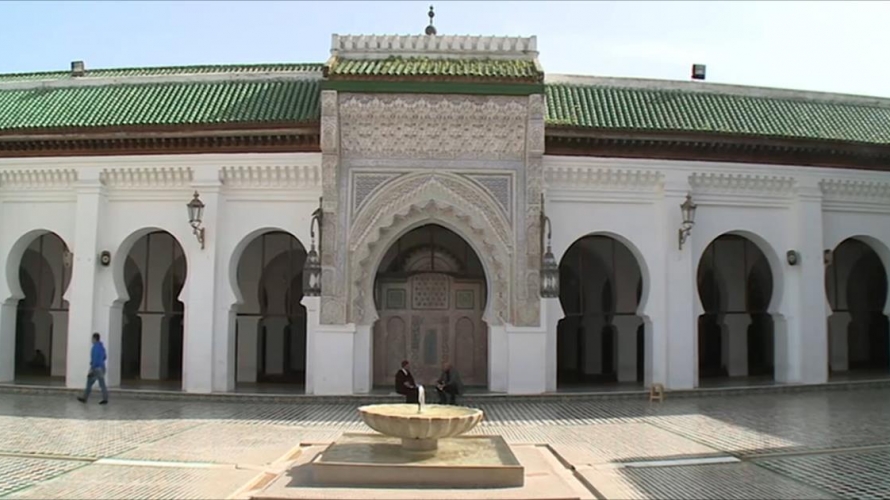 مكتبة جامعة القيروان بالمغرب