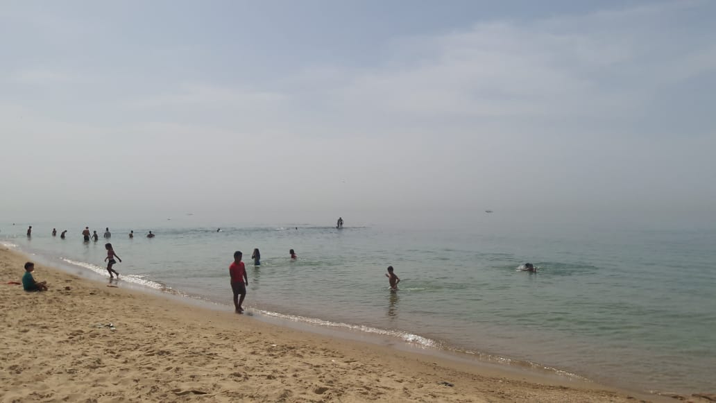 تزايد الإقبال على شواطئ الإسكندرية بعد الظهيرة هربا من الحر (6)