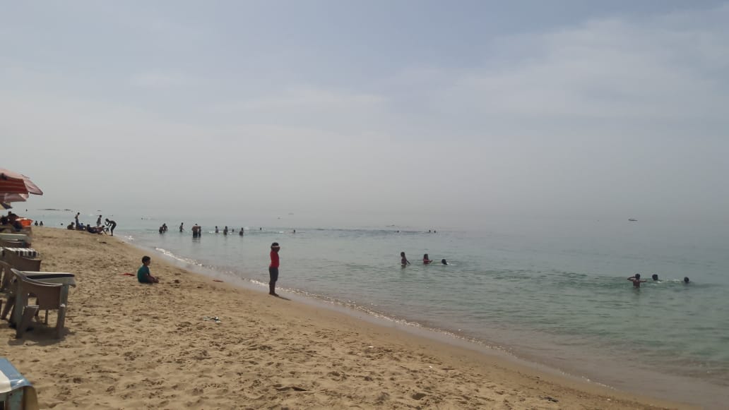 تزايد الإقبال على شواطئ الإسكندرية بعد الظهيرة هربا من الحر (3)