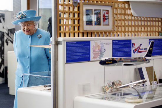  الملكة إليزابيث تحتفل بمئوية شركة الخطوط الجوية البريطانية (3)