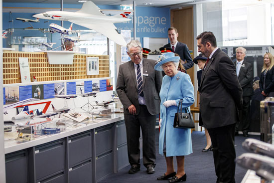  الملكة إليزابيث تحتفل بمئوية شركة الخطوط الجوية البريطانية (4)