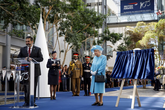  الملكة إليزابيث تحتفل بمئوية شركة الخطوط الجوية البريطانية (12)