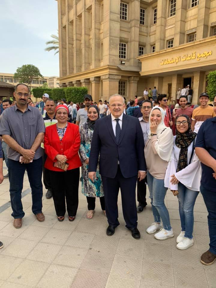رئيس جامعة القاهرة يتفقد امتحانات الكليات (9)