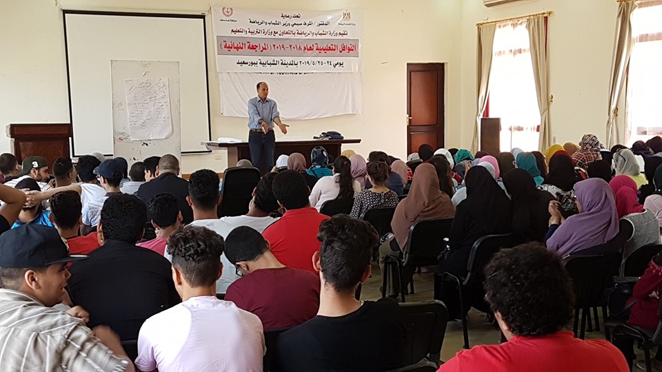 إقبال كبير من طلاب الثانوية العامة على القوافل التعليمية المجانية بالمدينة الشبابية ببورسعيد (2)