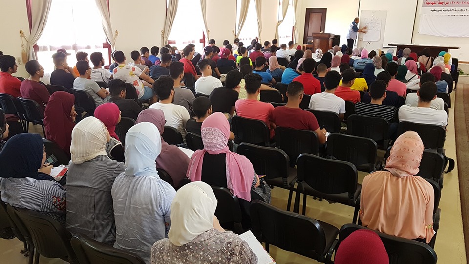 إقبال كبير من طلاب الثانوية العامة على القوافل التعليمية المجانية بالمدينة الشبابية ببورسعيد (4)