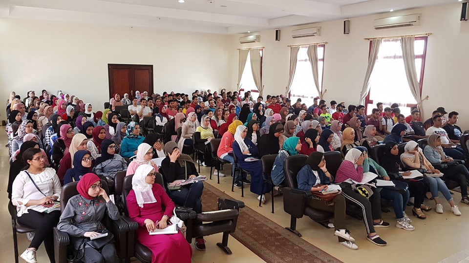 إقبال كبير من طلاب الثانوية العامة على القوافل التعليمية المجانية بالمدينة الشبابية ببورسعيد (3)
